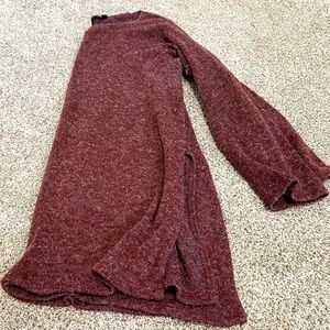 Burgundy sweater with side slit
